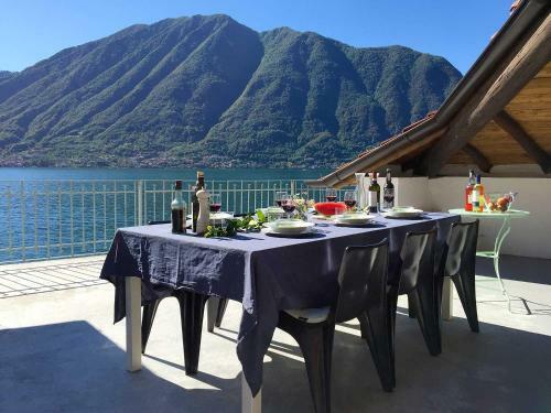 Colonno Villa Sleeps 8