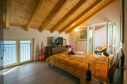Colonno Apartment Sleeps 6 Pool
