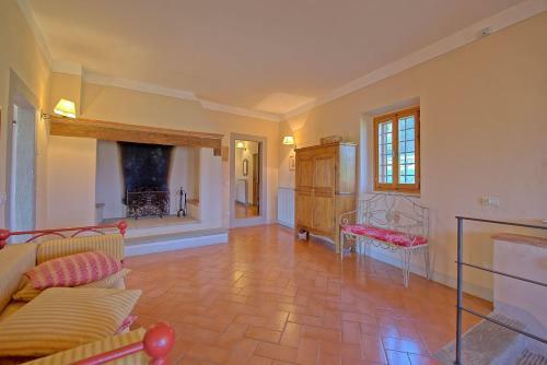 San Donato In Collina Apartment Sleeps 12