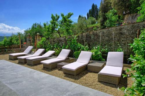 San Donato In Collina Apartment Sleeps 12
