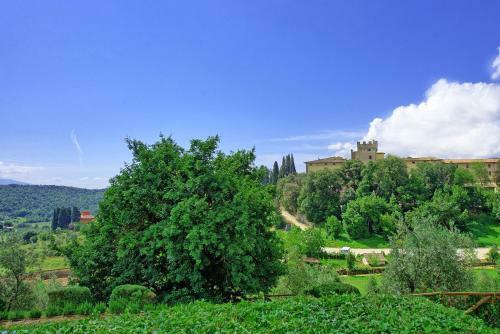 San Donato In Collina Apartment Sleeps 12