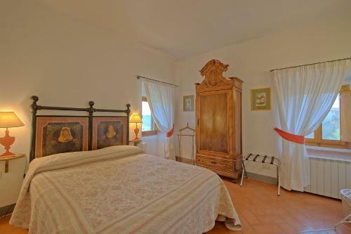 San Donato In Collina Apartment Sleeps 12