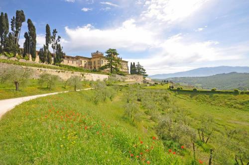 San Donato In Collina Apartment Sleeps 12