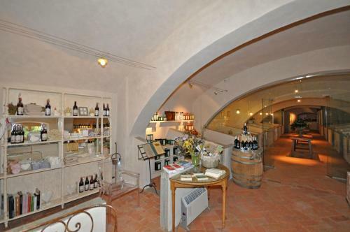 San Donato In Collina Apartment Sleeps 12