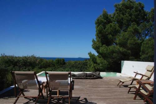 Porto Pino Villa Sleeps 10 Wifi