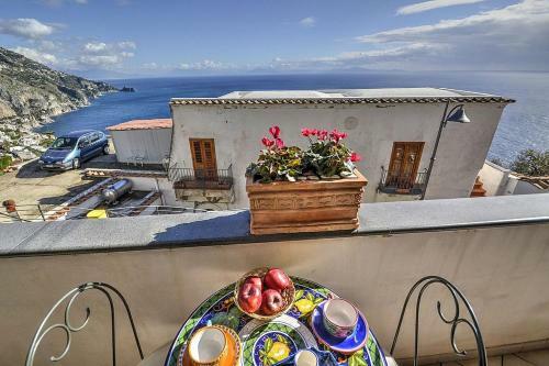 Praiano Villa Sleeps 5 Air Con Wifi