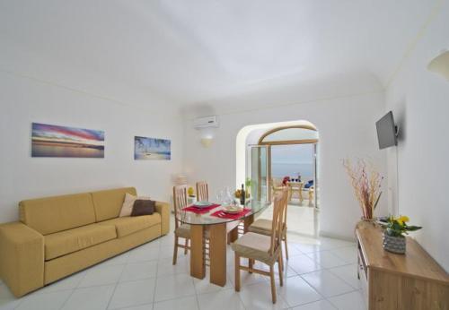 Praiano Apartment Sleeps 2