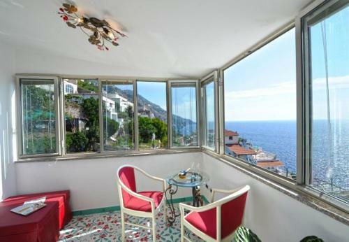 Praiano Apartment Sleeps 6 T721478