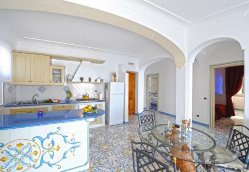 Praiano Apartment Sleeps 6 T721478