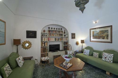 Praiano Villa Sleeps 8 Air Con Wifi