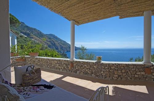 Praiano Villa Sleeps 8 Air Con Wifi