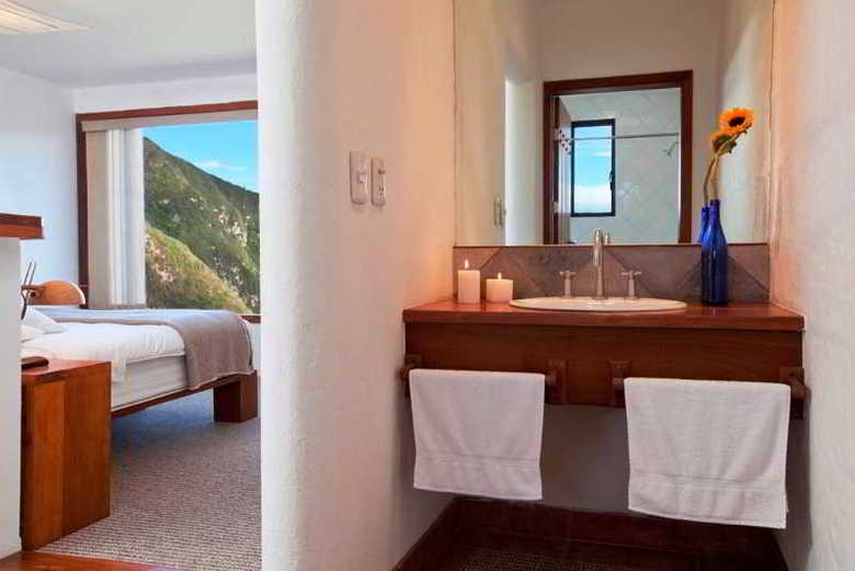 El Crater Hotel