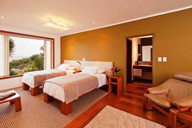 El Crater Hotel