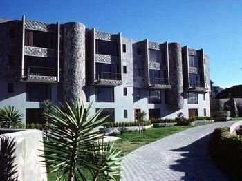 El Crater Hotel