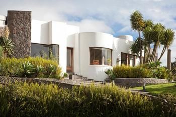 El Crater Hotel
