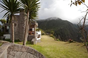 El Crater Hotel