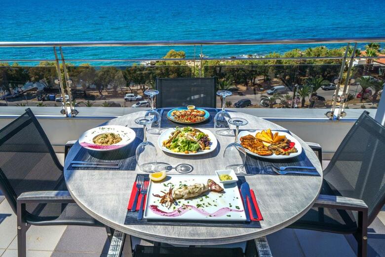 Hotel Macaris Suites And Spa
