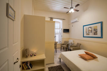 Hotel Omorfi Poli