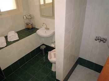 Hotel Atheaton Guesthouse