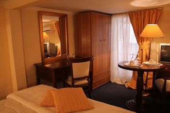 Albergue Four Seasons Pension Guest House