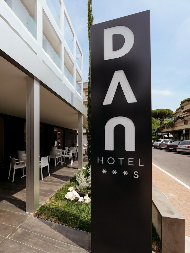 Dan Hotel