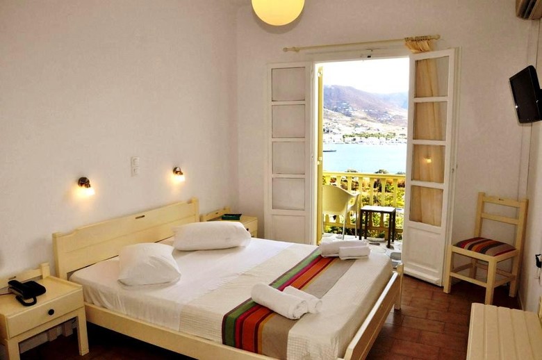 Akrotiri Hotel