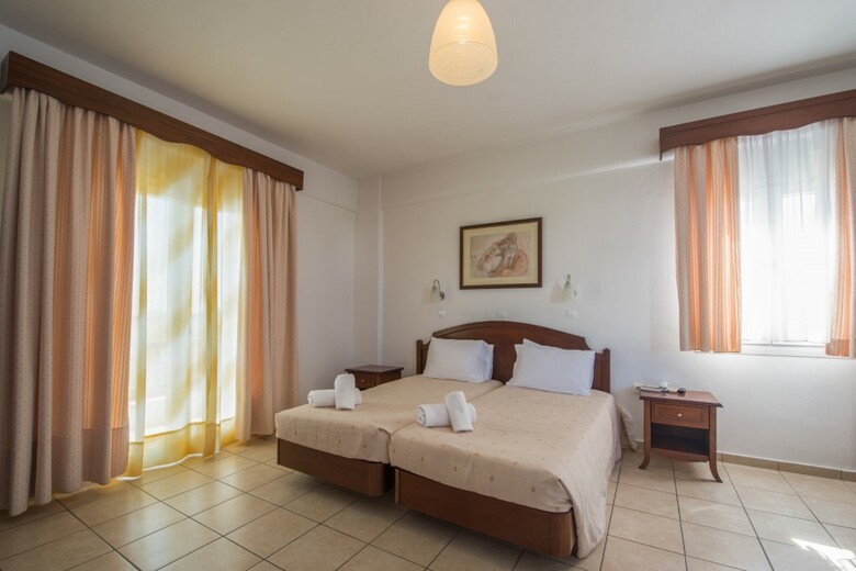 Giannoulaki Village Hotel