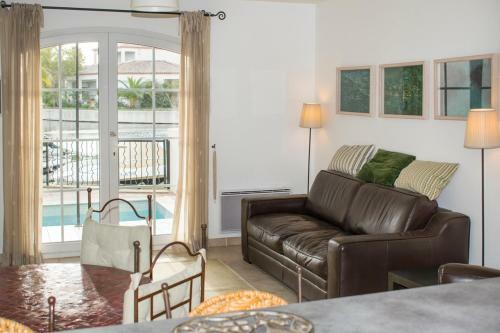 Aigues-mortes Villa Sleeps 4 Pool Air Con Wifi