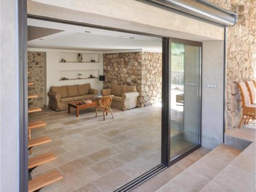 Five-bedroom Holiday Home In Bagnols En Foret