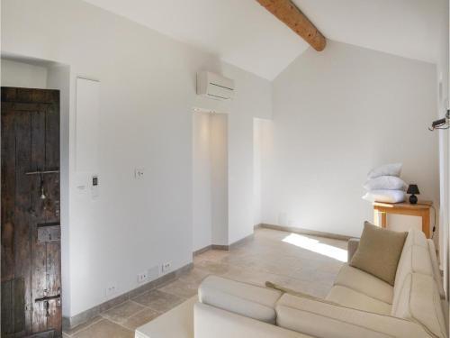Five-bedroom Holiday Home In Bagnols En Foret