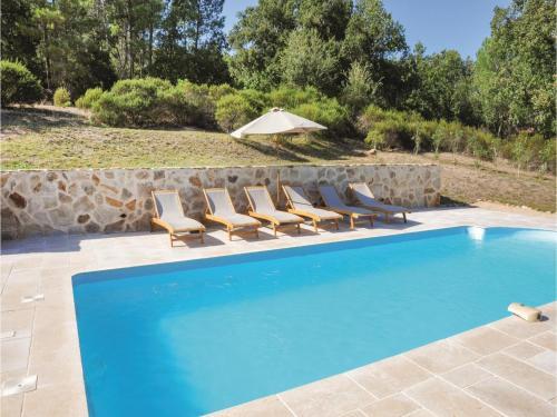 Five-bedroom Holiday Home In Bagnols En Foret