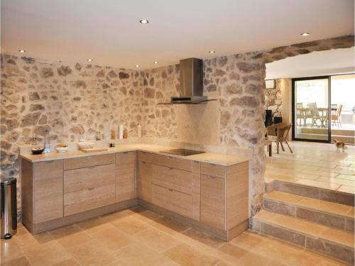 Five-bedroom Holiday Home In Bagnols En Foret