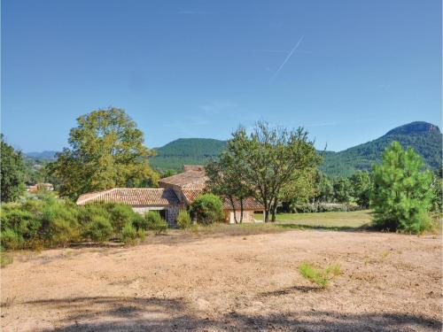 Five-bedroom Holiday Home In Bagnols En Foret