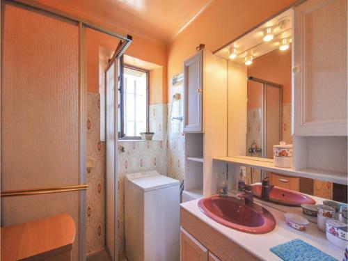 Two-bedroom Holiday Home In Bagnols En Foret
