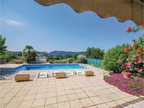 Two-bedroom Holiday Home In Bagnols En Foret