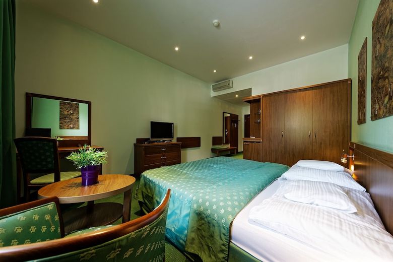 Max Inn Hotel