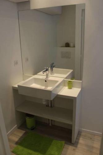 Apartamento Studio And Rooftop Pool With A View