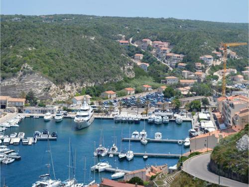 Two-bedroom Apartment In Bonifacio