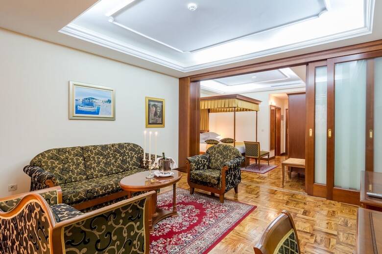 Hotel President