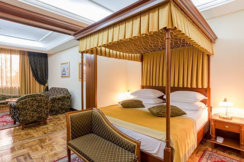 Hotel President