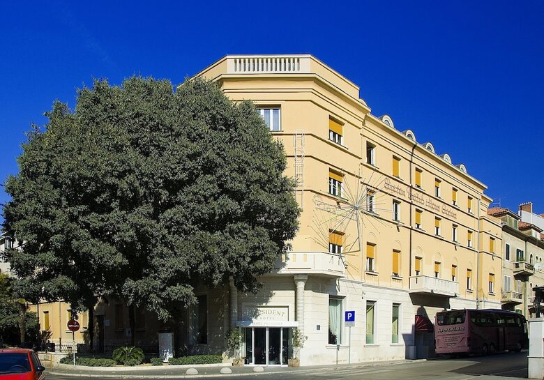 Hotel President