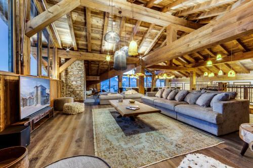 Luxury 8 Bedroom Apartment 380m2 - 2 551m Altitude