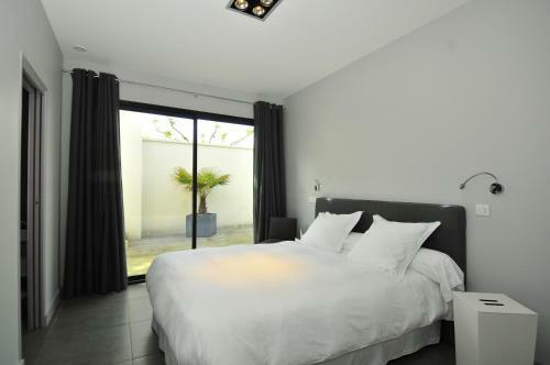 Saint-jean-de-luz Villa Sleeps 8 Pool Wifi