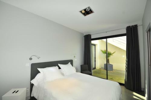 Saint-jean-de-luz Villa Sleeps 8 Pool Wifi