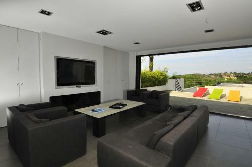 Saint-jean-de-luz Villa Sleeps 8 Pool Wifi