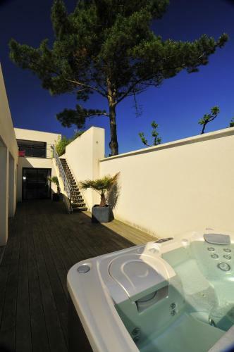 Saint-jean-de-luz Villa Sleeps 8 Pool Wifi