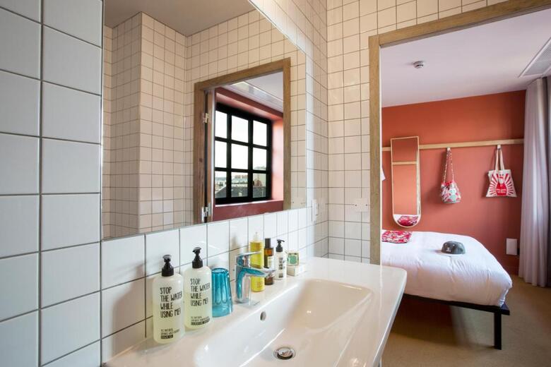 Mob Hotel Paris Les Puces
