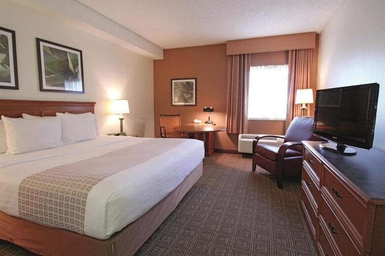 Hotel Baymont By Wyndham Orlando South
