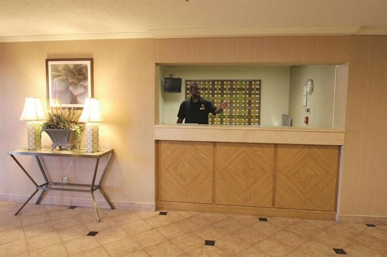 Hotel Baymont By Wyndham Orlando South