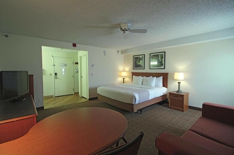 Hotel Baymont By Wyndham Orlando South